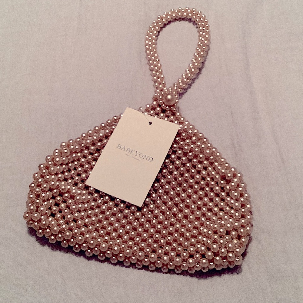 BABEYOND Pearl Beaded Wristlet - Cream